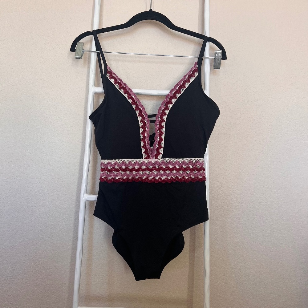 Becca by Rebecca Virtue Black Crochet Trim One Piece Swimsuit Medium Plunge Open